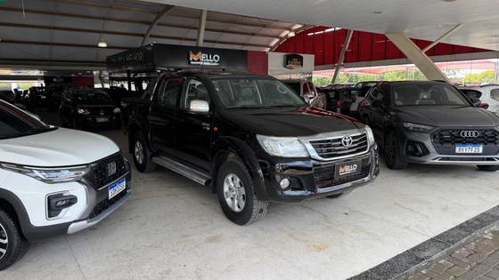 TOYOTA HILUX 2.7 SR 4X2 CD 16V FLEX 4P AUTOMÁTICO TOYOTA HILUX 2.7 SR 4X2 CD 16V FLEX 4P AUTOMÁTICO